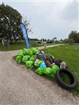 AUHV vrijwilligers ruimen afval op tijdens World Cleanup Day